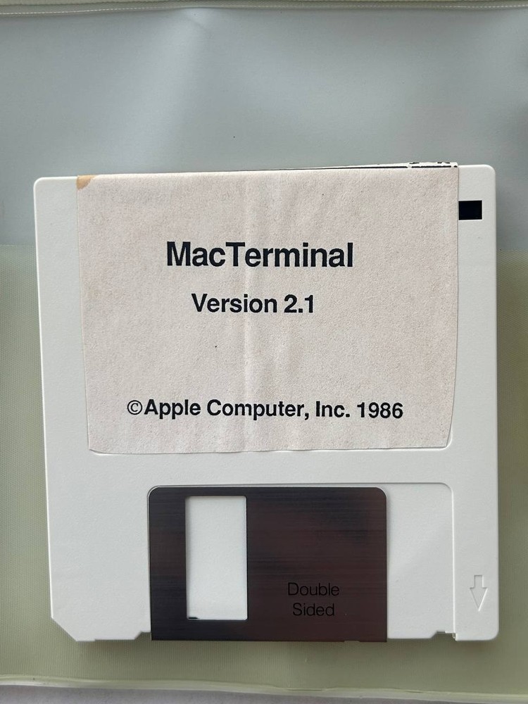Original Apple internal Macintosh software update floppy disks & docs 1986