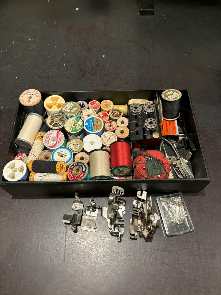 SINGER 221K Featherweight Sewing Machine