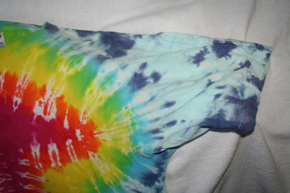 VINTAGE PSYCHEDELIC MUSHROOM TYE DIE
