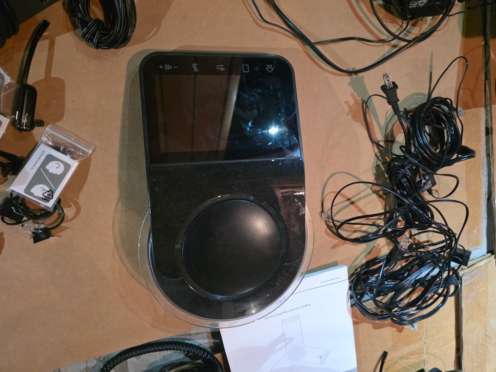 Phone Mitel System 21 Phones 9 Programable Key Module 4 head sets charging ports