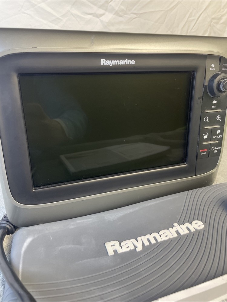 Raymarine c95 GPS Chartplotter Multifunction Display E70012 With Suncover