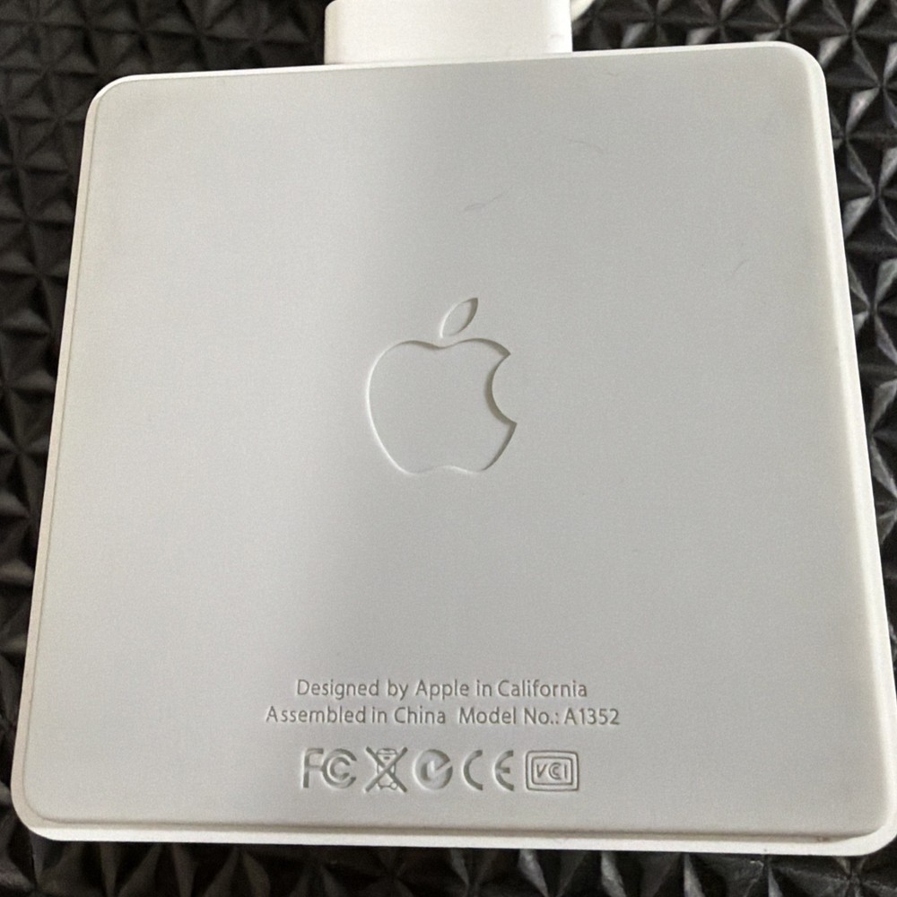 Apple iPad Base Dock Model A1352 (White) 30-PIN