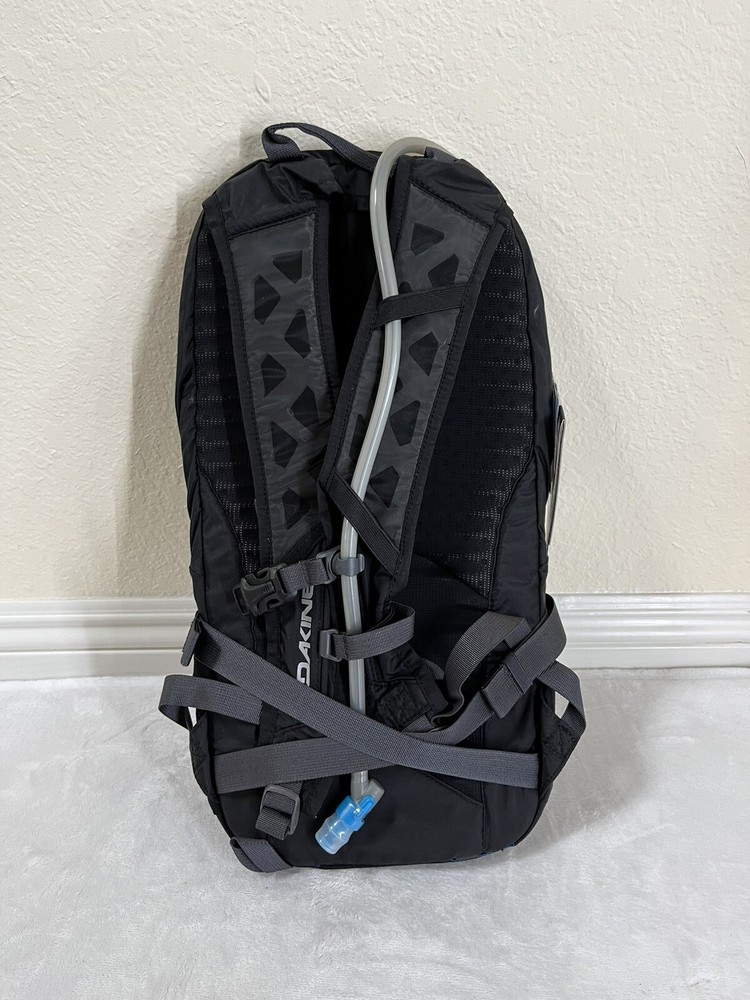 Dakine Mens Syncline 12L Hydration Pack Backpack Black