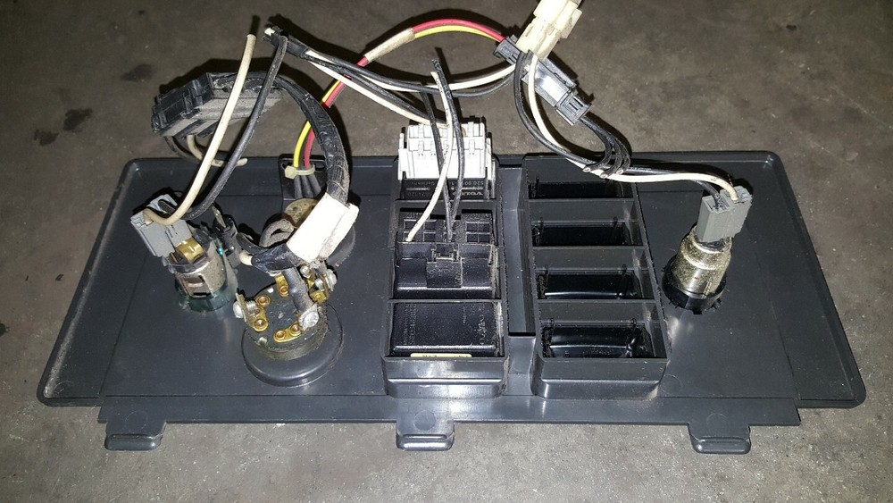 VOLVO Sleeper Panel Power Outlet Climate Switches 8083023
