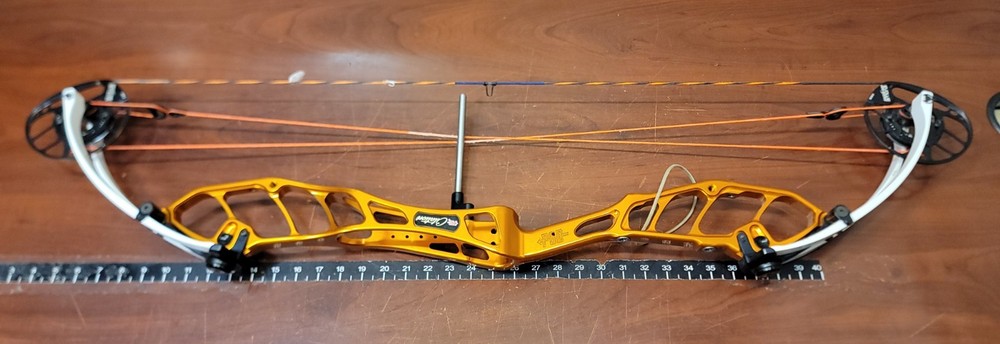 PSE Citation 40 RH Target Archery Compound Bow, Evolve Cam System 28" 60lb Draw