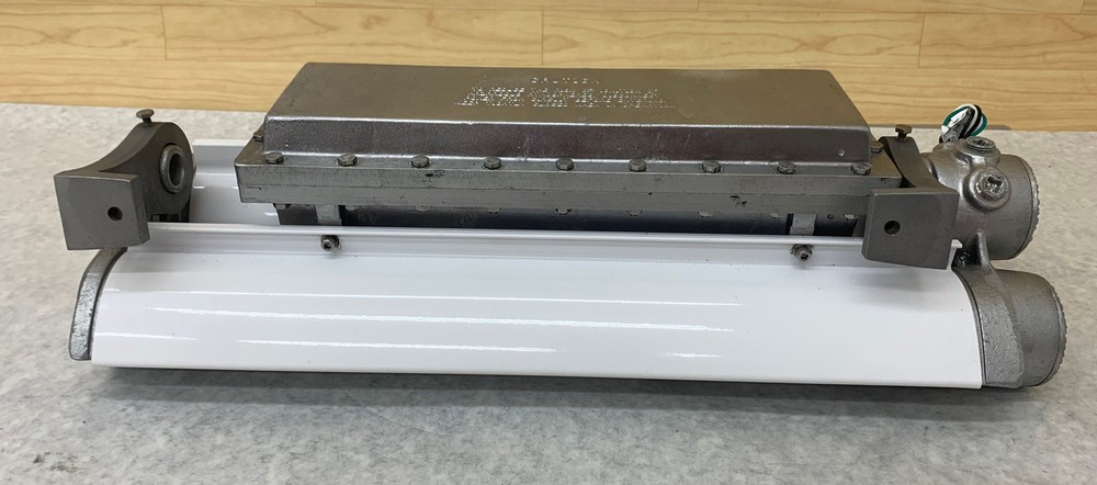Larson EPL-24-2L-LED-D-V2-SFC-30K Dimmable Explosion Proof LED Spray Booth Light