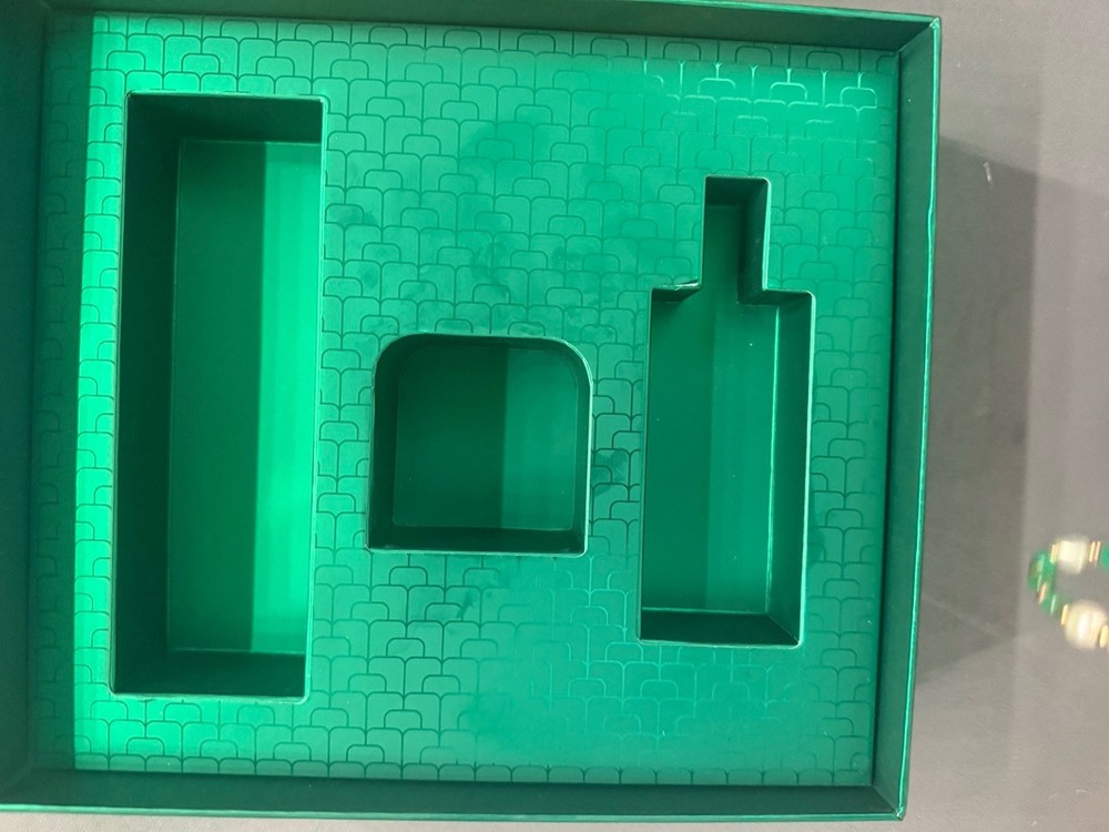 LA MER - Empty Gift Box Gold Green Holiday - Authentic