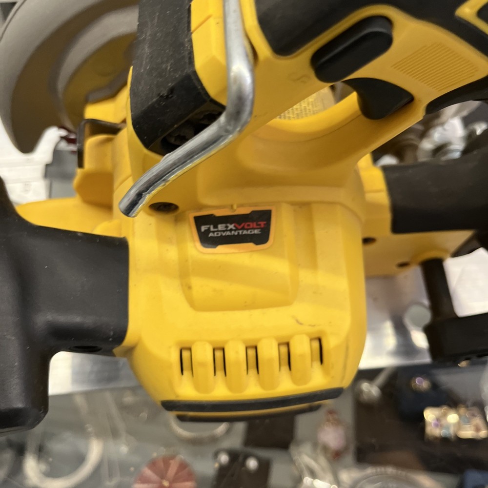 DeWalt Flexvolt Advantage 7 1/4" Circular Saw - DCS573 TOOL ONLY