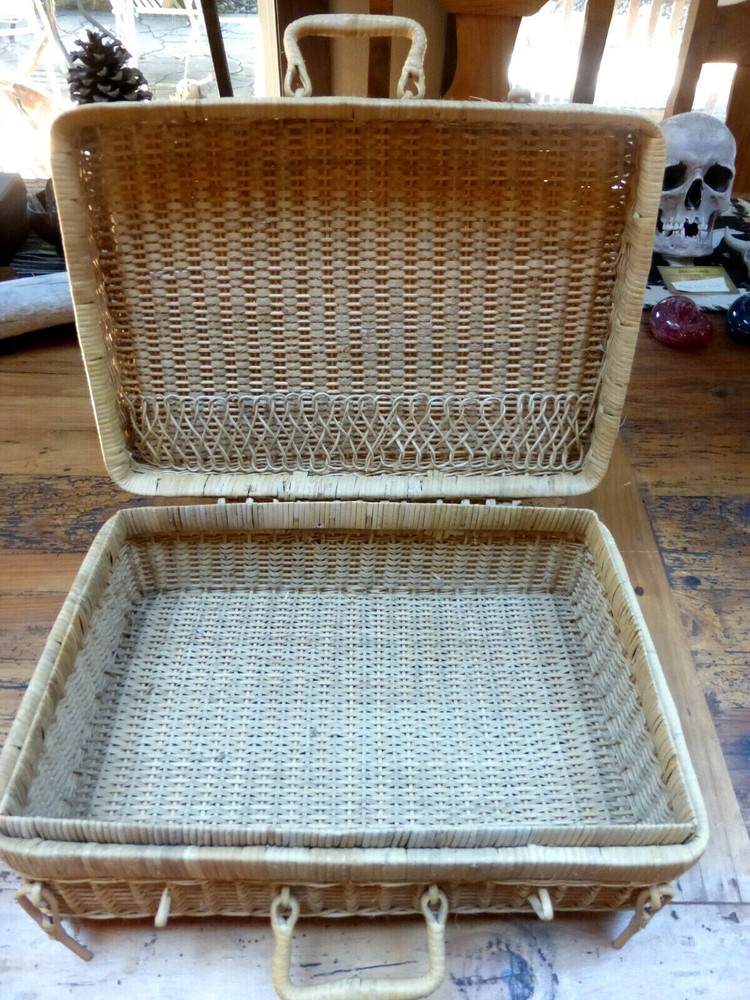 Vintage SEWING Basket RATTAN Medium NICE