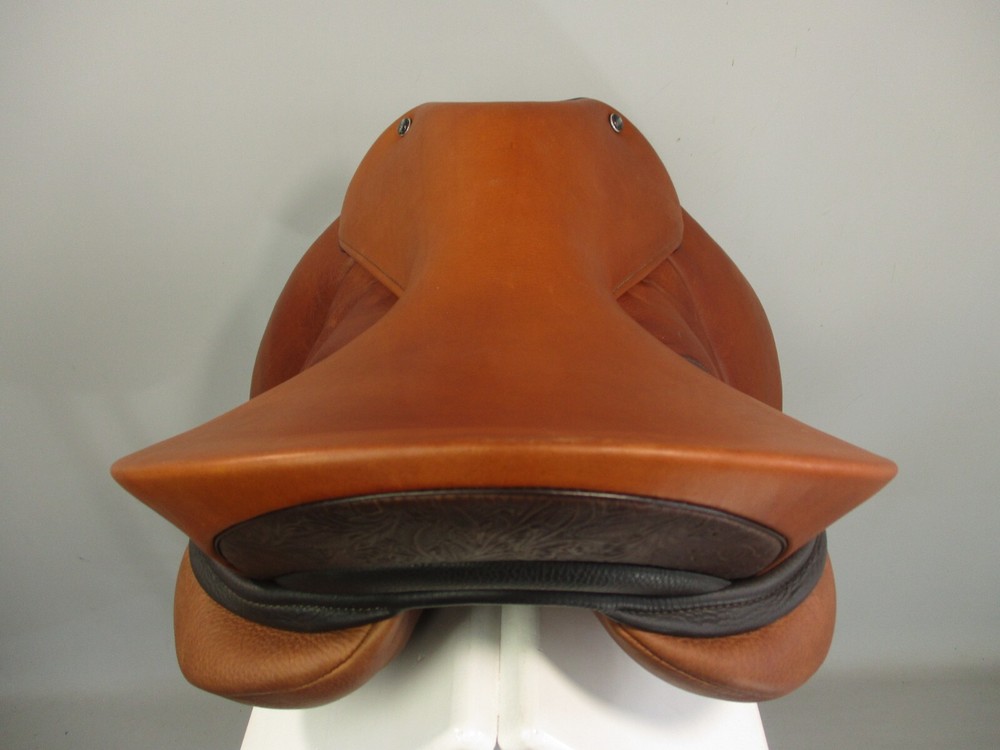 WOW Competitor Dressage Saddle Size 2/18" M