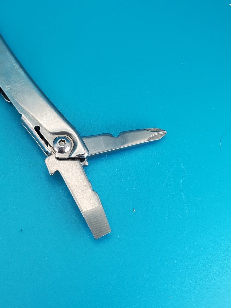 Leatherman Rev 3.8" Multi-Tool, Stainless!