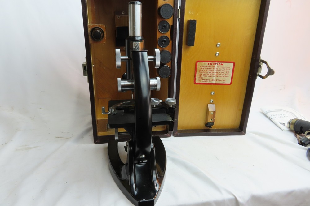 BAUSCH & LOMB Student MICROSCOPE WK9436 w/Case Extra Eyepices