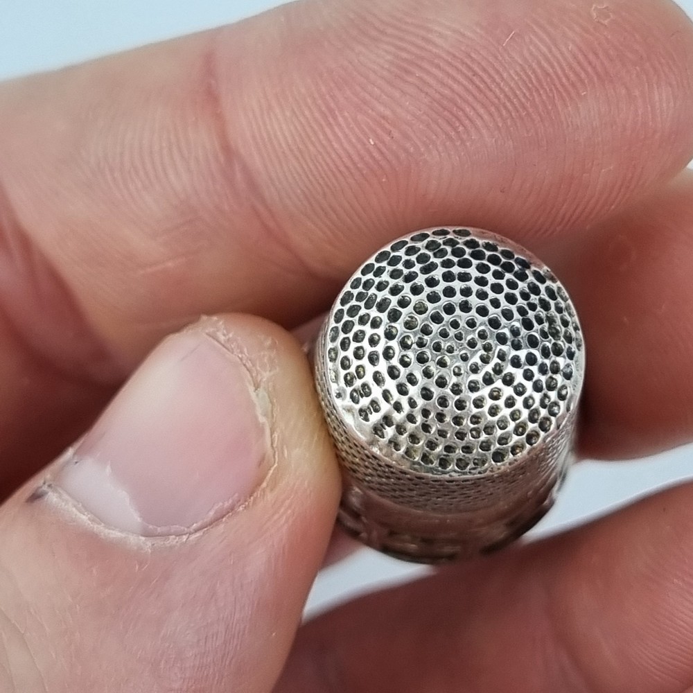 Solid Silver Thimble Sheffield 2002 Carrs Of Sheffield