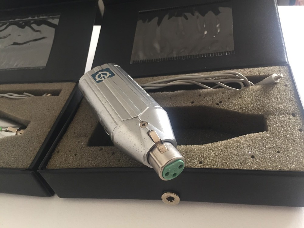 Chiayo Electronics RQ-300 Vintage Wireless Receiver & 2 Microphone Transmitter