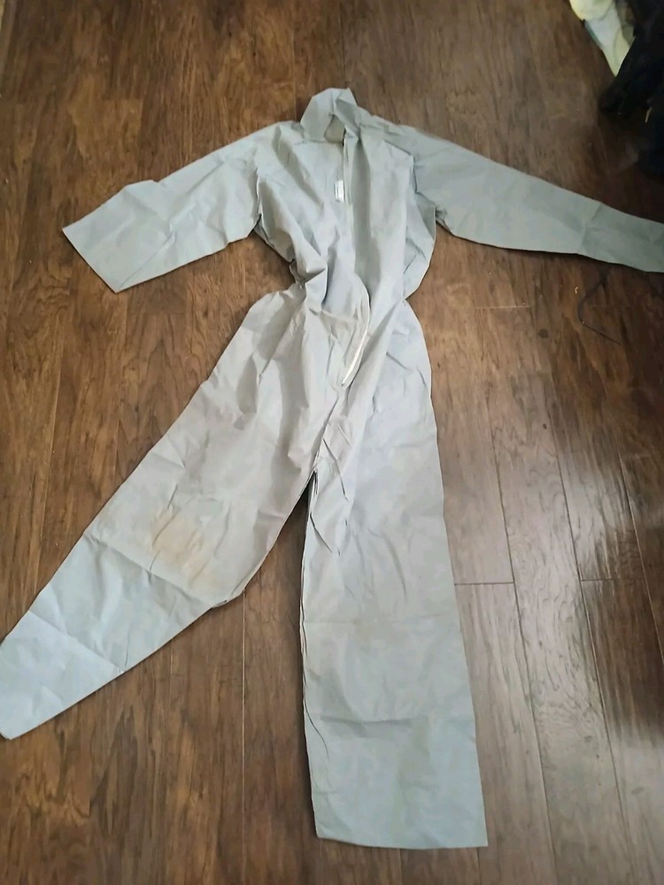 1 Kimberly Clark Kleenguard Gray Protective Coverall Medium (24-2113)