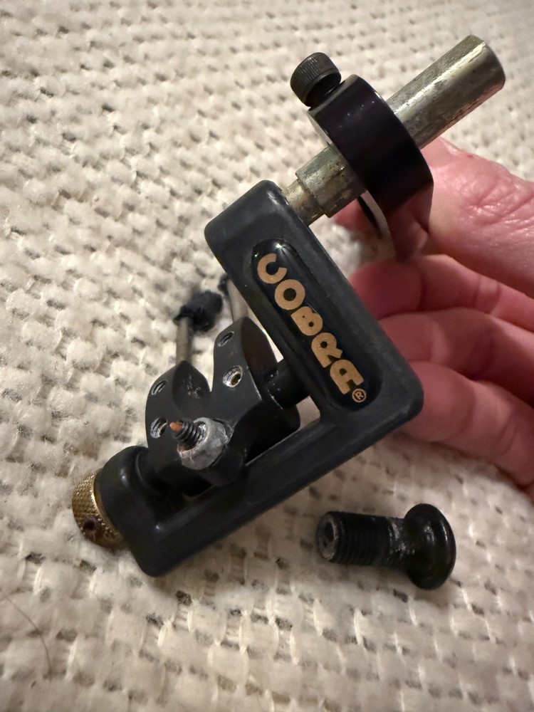 Cobra Dual Prong Flipper Rest