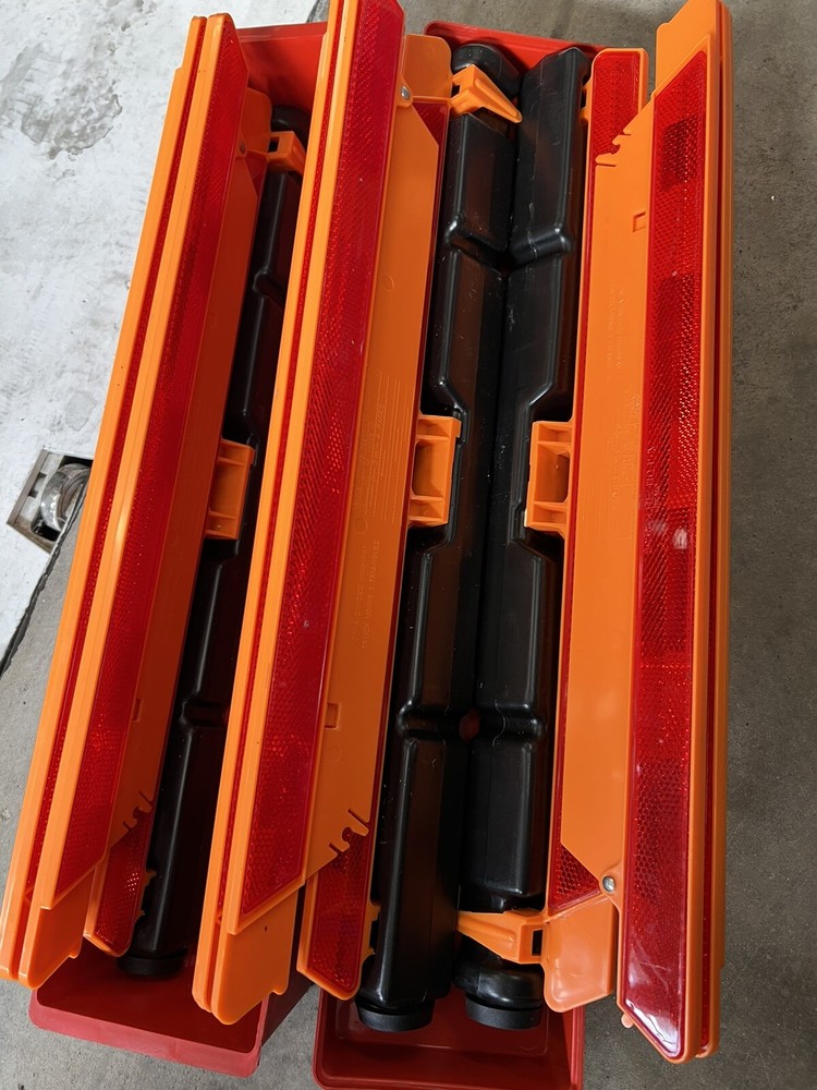 SATE-LITE 711-00 Early-Warning Triangle Triple Kit