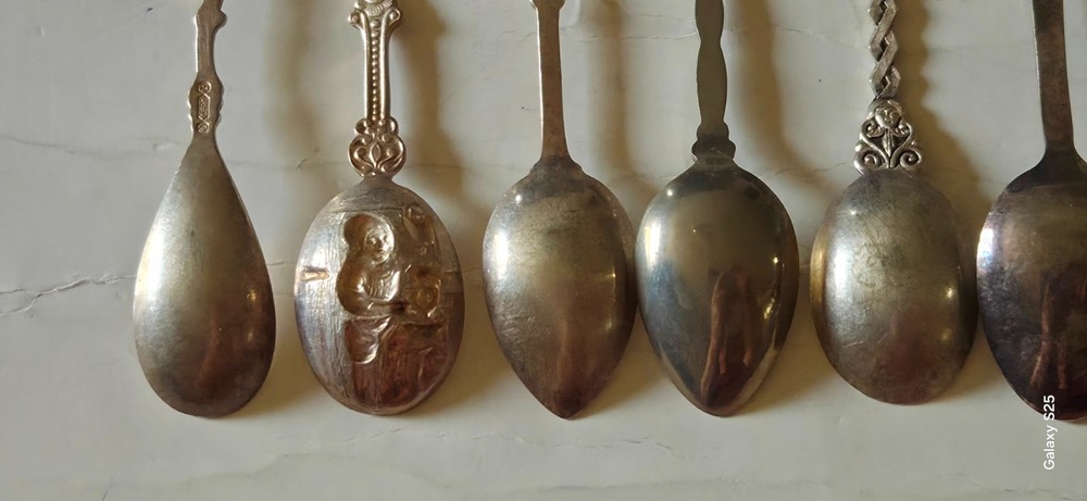 SOUVINER PLATED SILVER SPOONS (( 10 SPOONS )) GROUP B