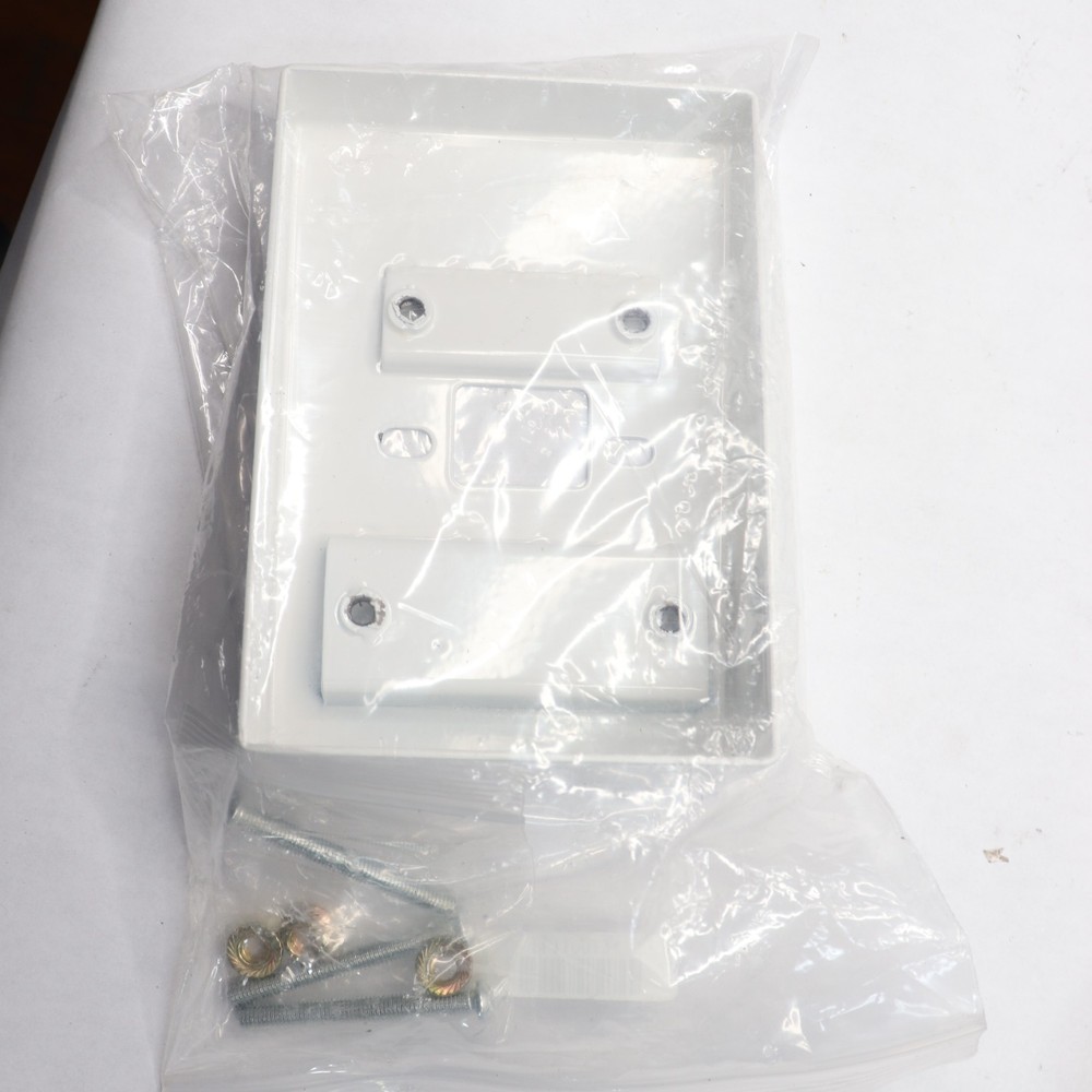 White Bracket 4" x 5" PL110013