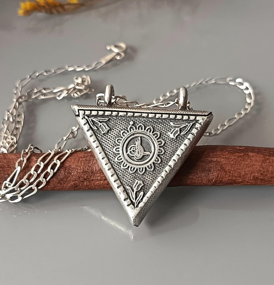 Vintage snuff box silver pendant
