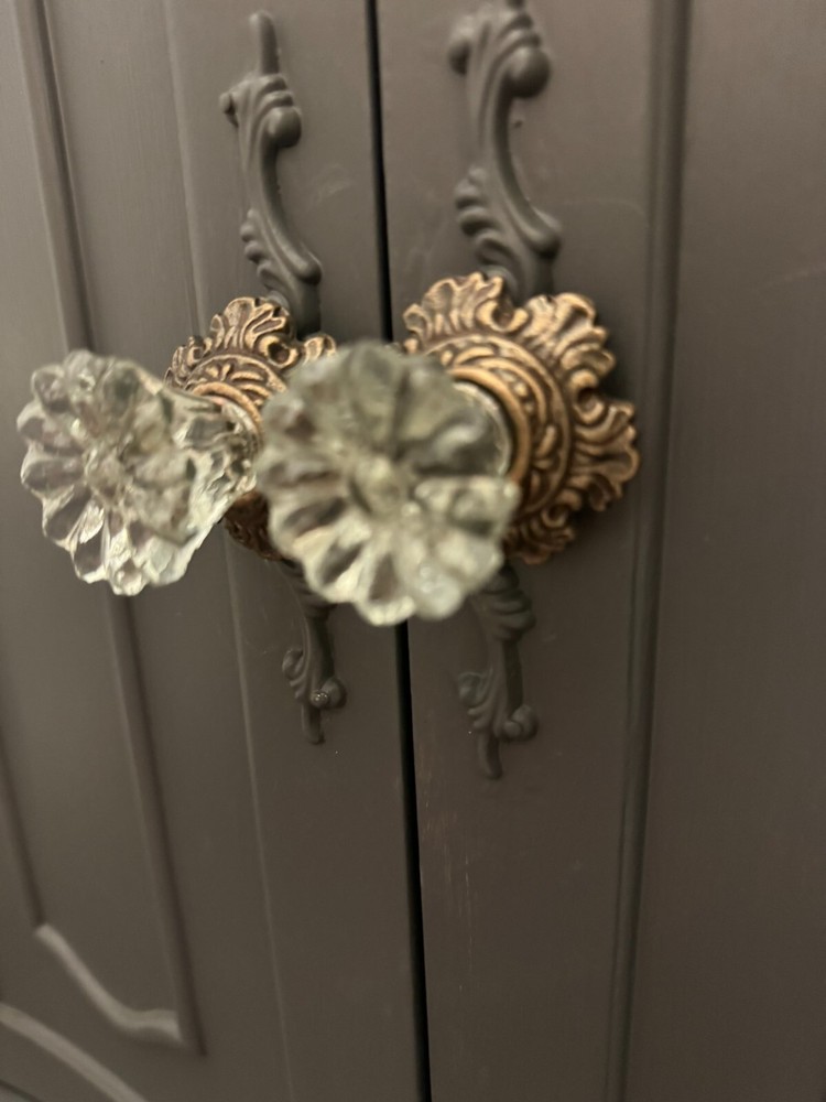 Vintage-Brass Metal Flower Crystal Clear Solid Glass bronzed Knob Handle pulls