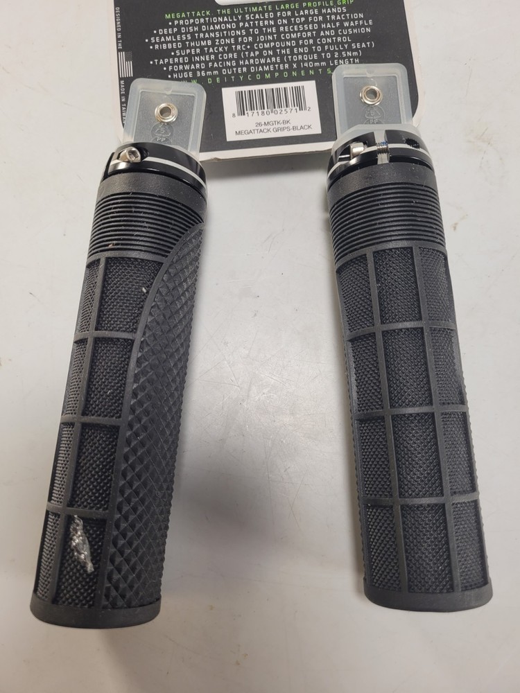 Deity Megattack Grips 140mm Black Pair 26-MGTK-BK