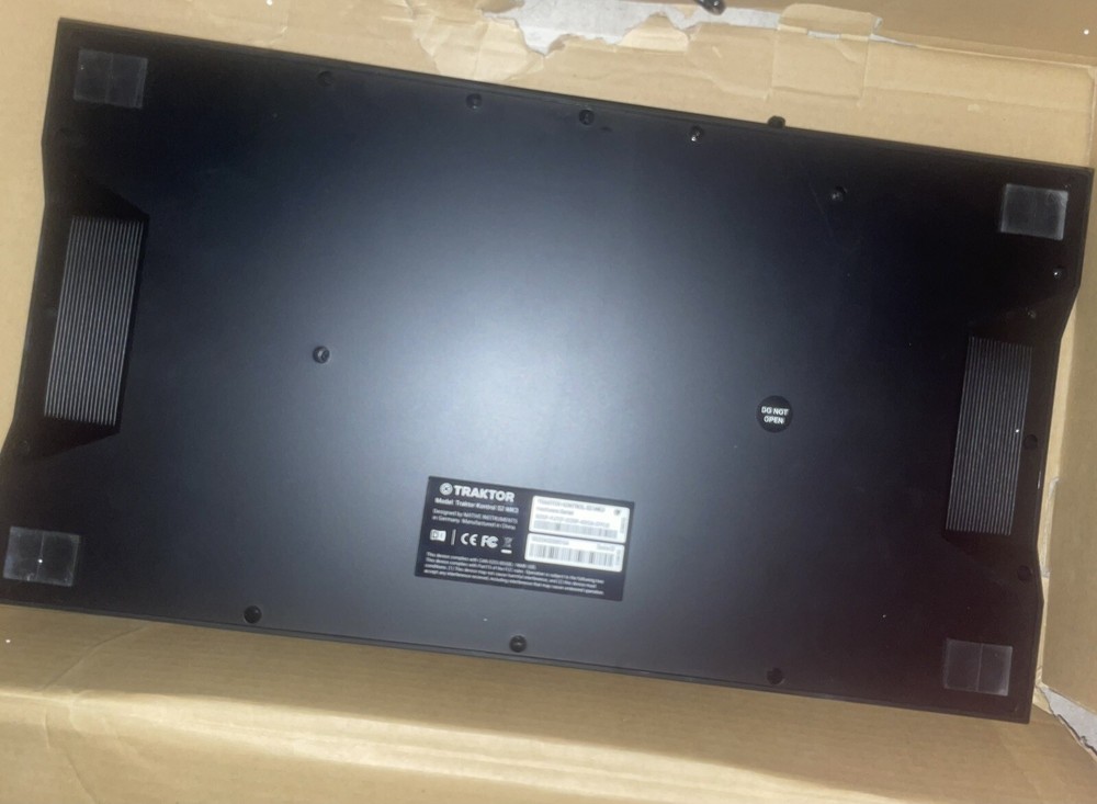 Native Instruments Kontrol S2 MK3 Double Deck Controller - 25421