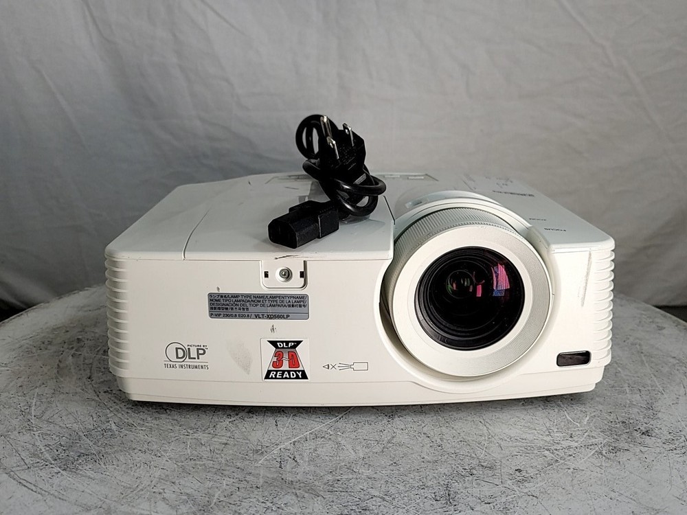 MITSUBISHI WD570U DLP Projector SEE NOTES