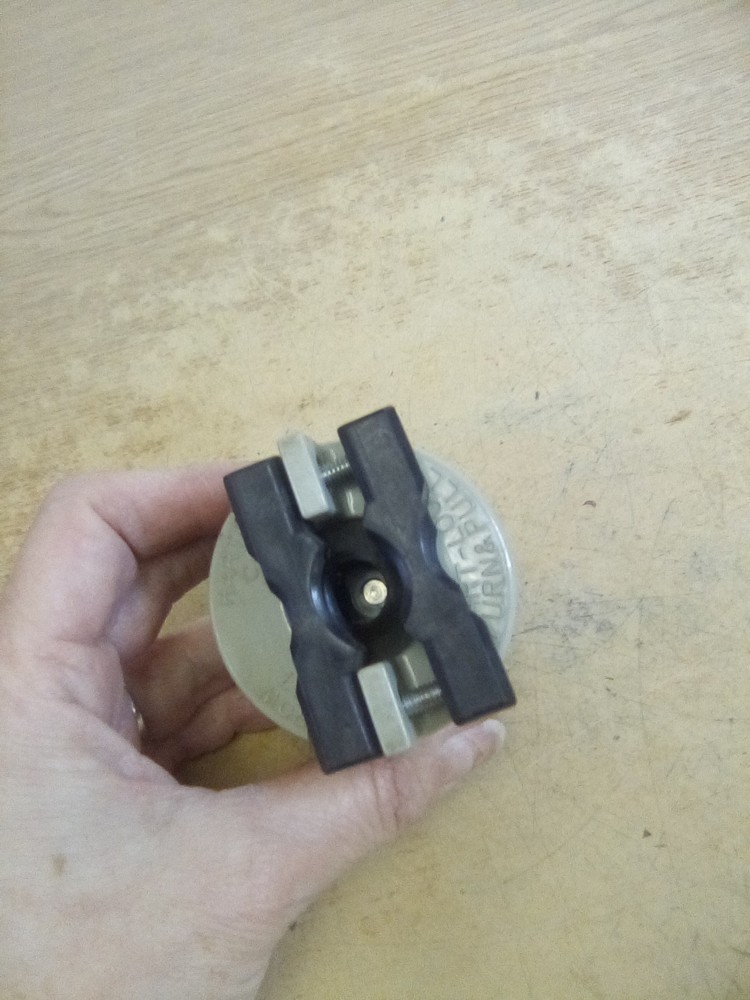 Arrow Hart 20A 125/250V Turn And Pull Plug