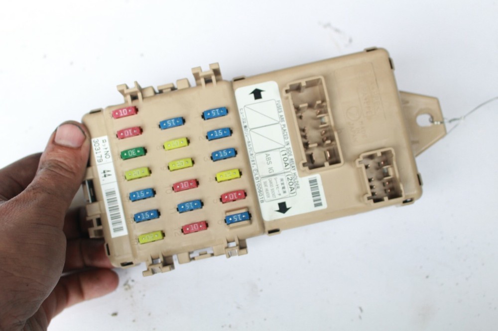 SUBARU IMPREZA WRX INTERIOR LEFT SIDE DASH FUSE BOX M5565