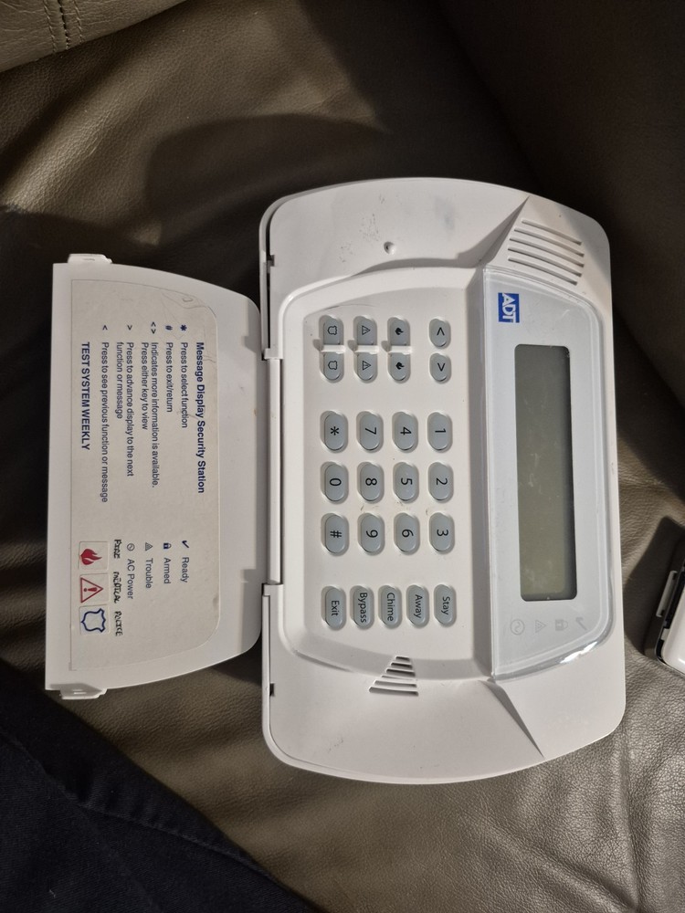 DSC Impassa Self-Contained 2-Way Wireless Security System - SCW457LEADT Untested