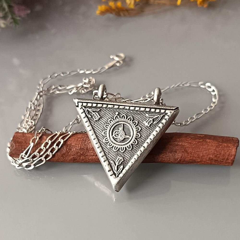 Vintage snuff box silver pendant