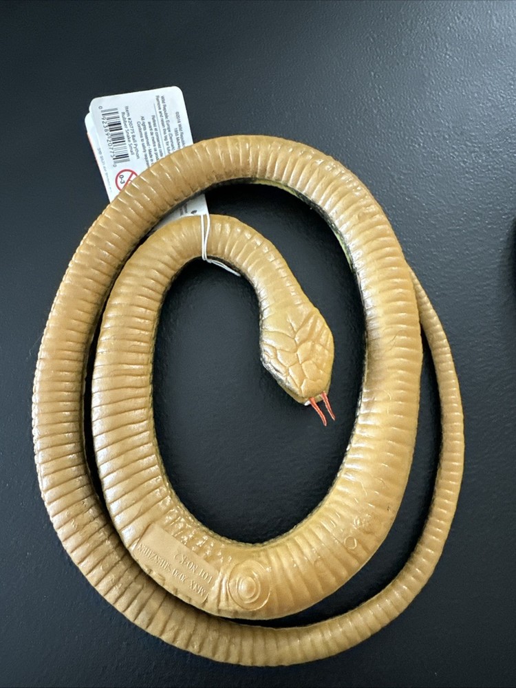 2 Wild Republic Python Snakes, Rubber, 26” and 20”