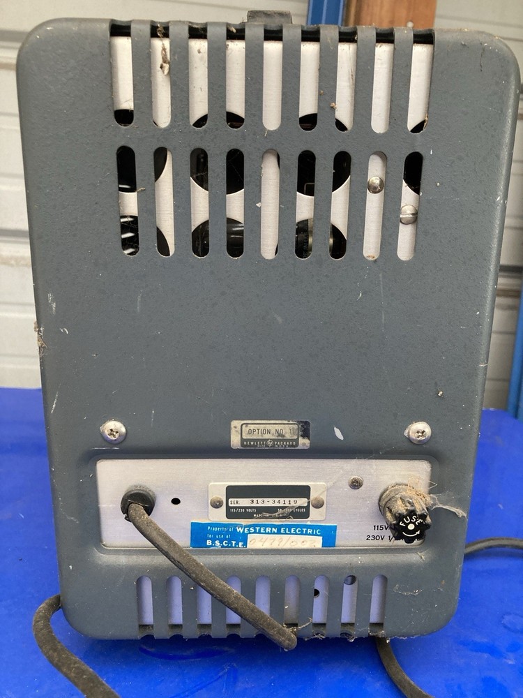 HP Hewlett Packard 400H Vacuum Tube Voltmeter (Powers On - Untested)