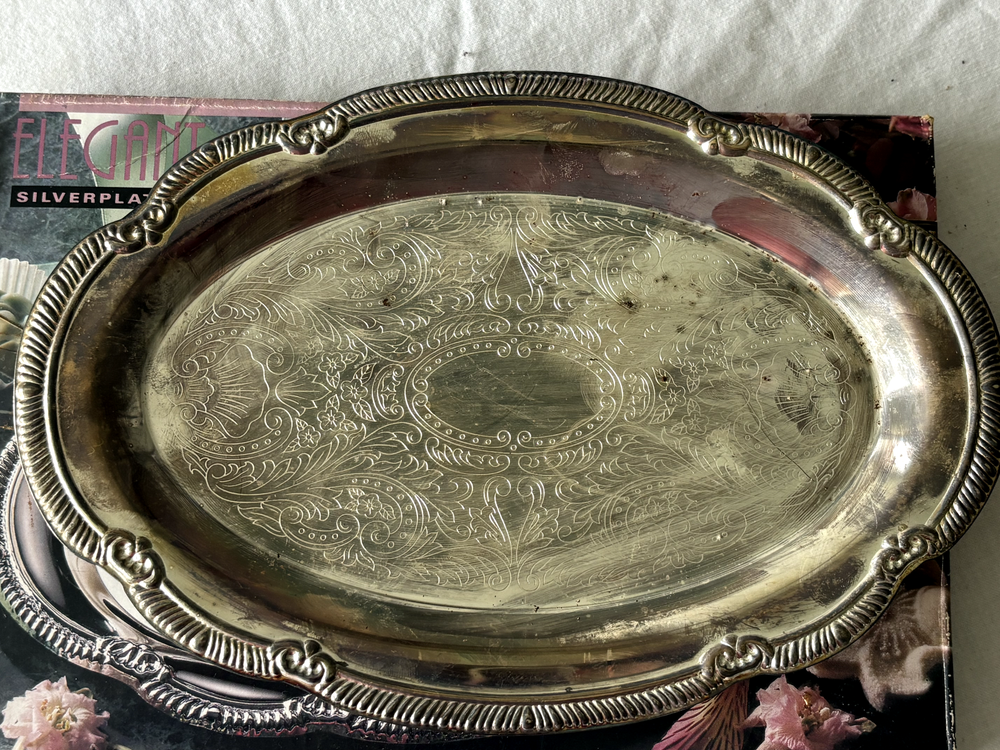 Elegant sliverplated serving tray 9.25" x 6.5"