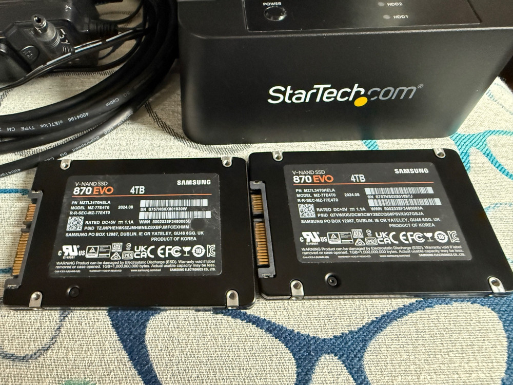 Blackmagic Design HyperDeck Studio Pro 4K UHD & 2 Samsung 870 EVO SSD's
