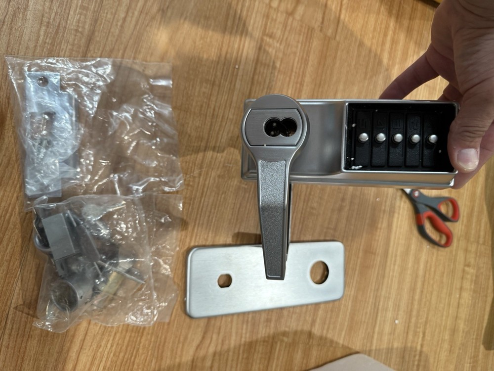 Info L1000 Combination Lock