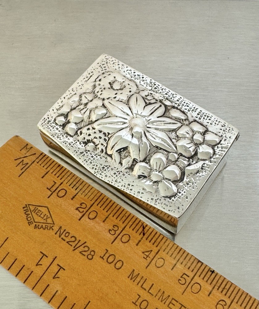 Vintage Solid 900 Silver Floral Design Pill / Snuff Box