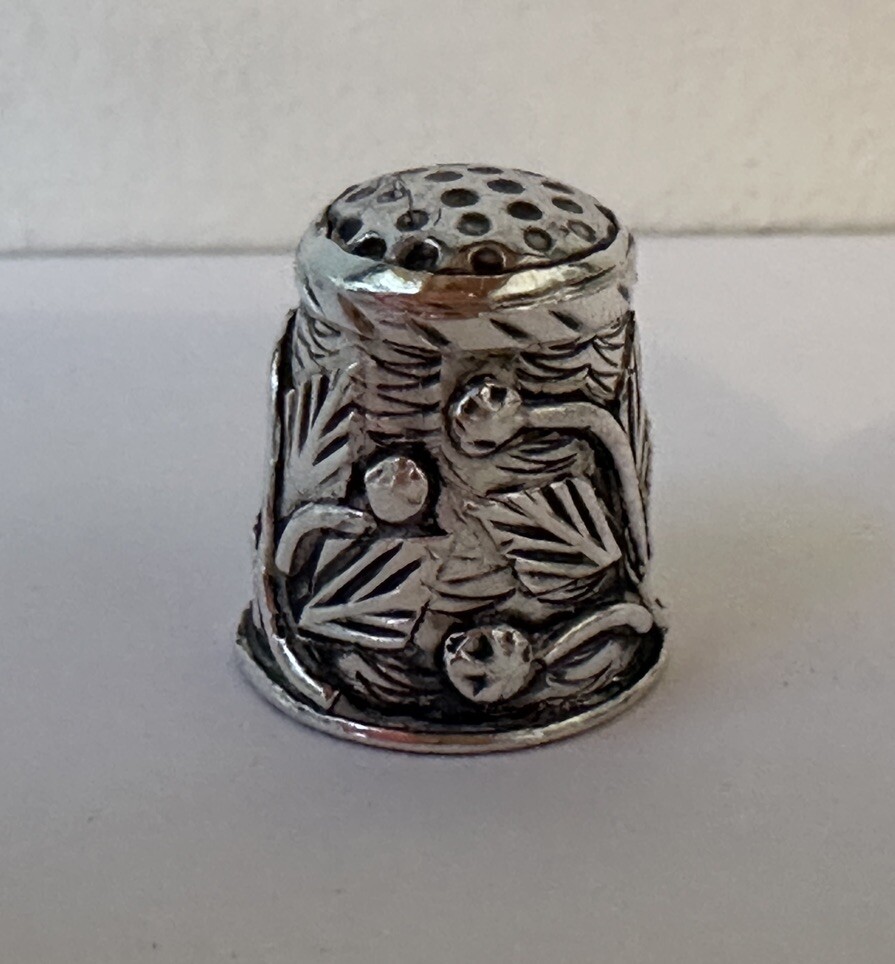 Vintage Sterling Silver Thimble Leaves & Berries