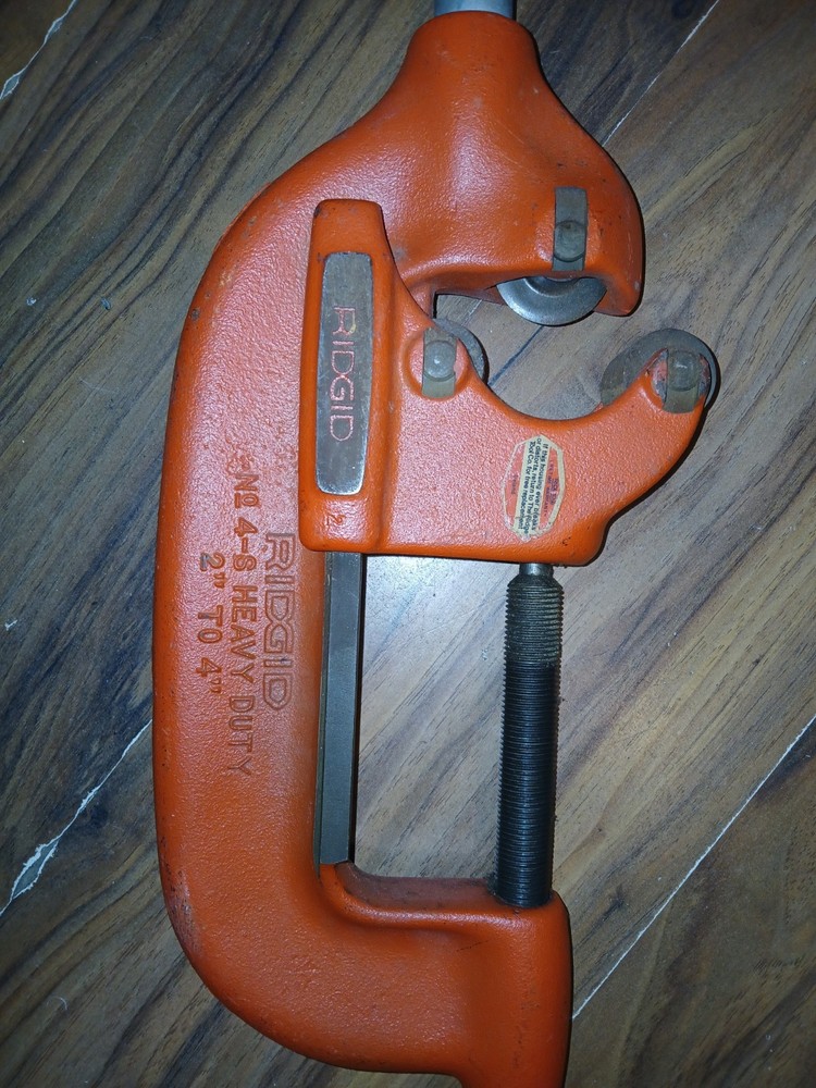 RIDGID 4-S PIPE CUTTER NEW $325