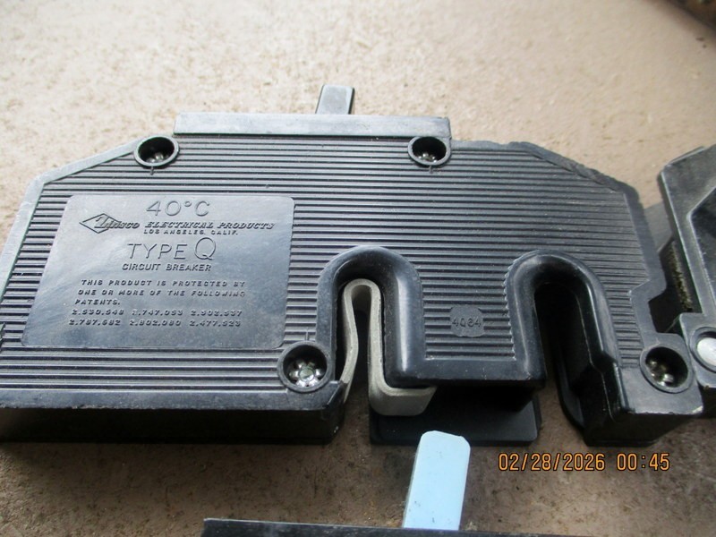 Zinsco Magnetrip Electrical Panel With Breakers