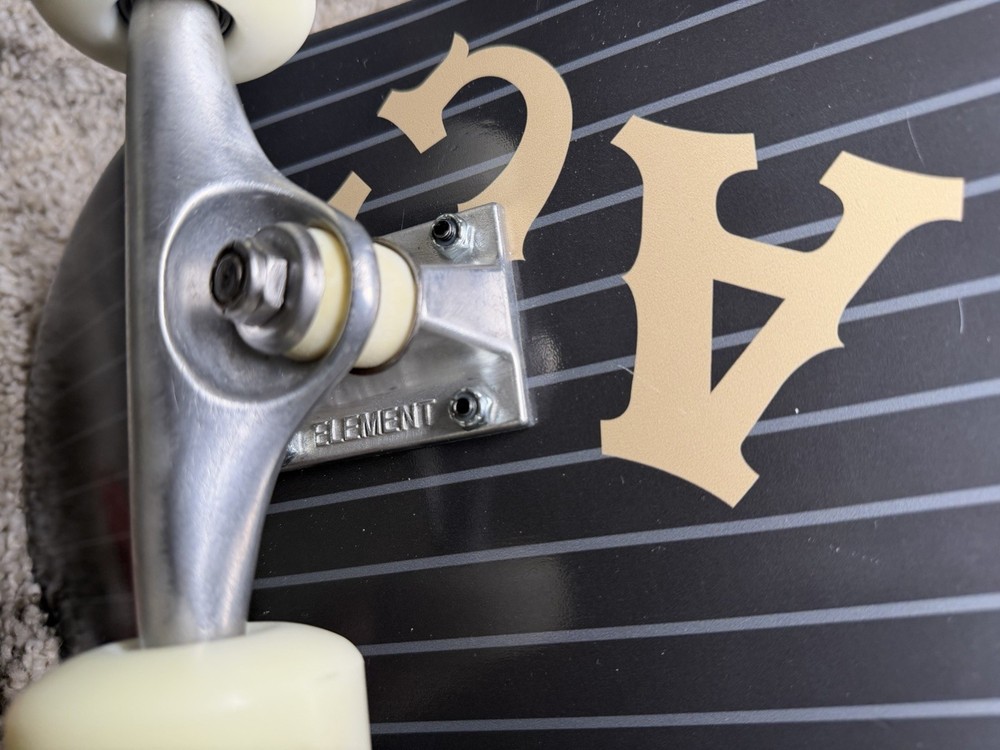 Element Zig-Zag N°429 Complete Skateboard w/ Element Trucks & Bones Wheels