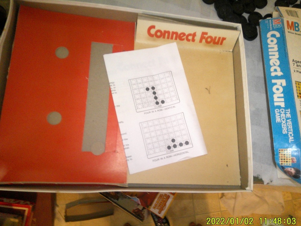 2 VINTAGE CONNECT FOUR GAMES EXTRA CHIPSS