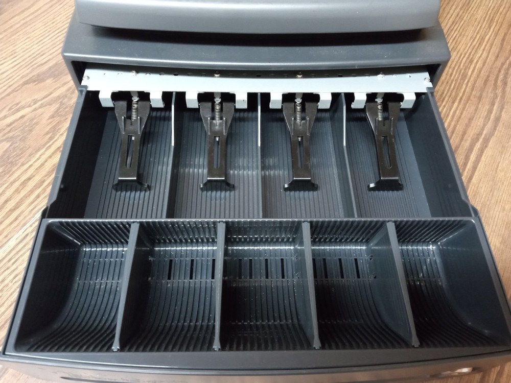 Sharp XE-A106 Electronic Cash Register With Key