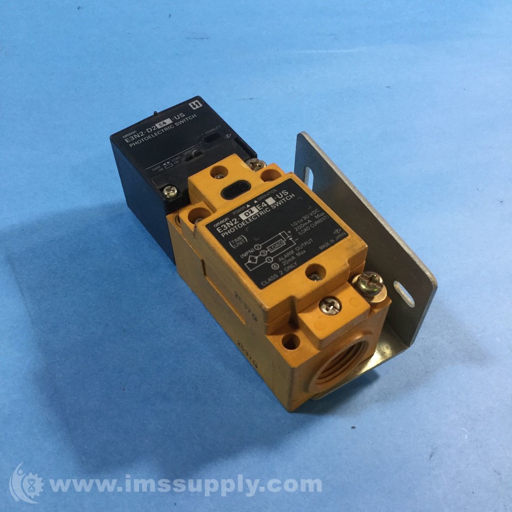 Omron E3N2-D2E4-US Photoelectric Sensor 5121