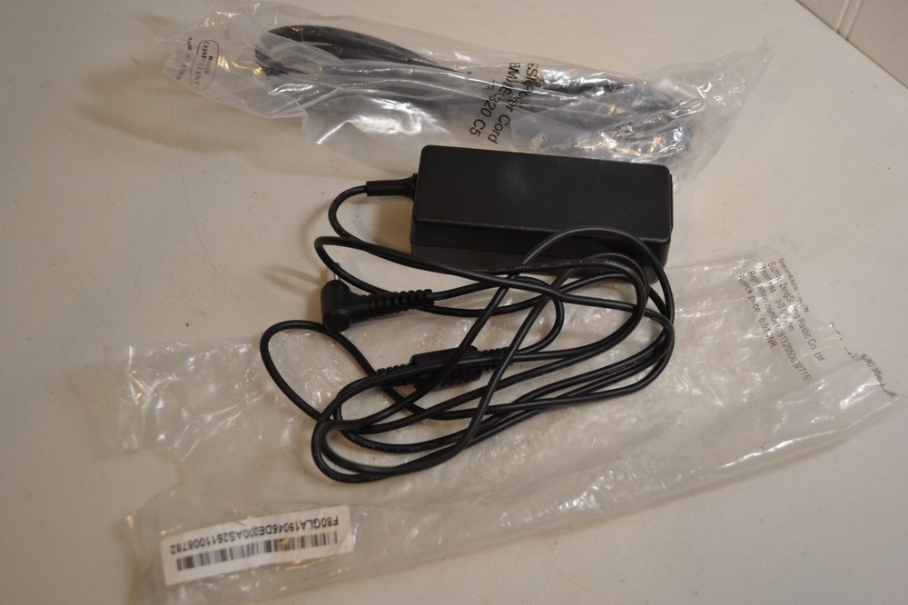 GENUINE Delta AC/DC Adapter Model: ADP-45FE