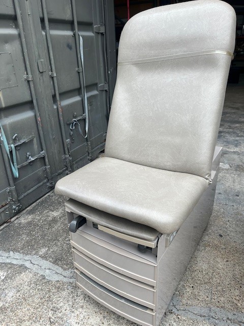 Midmark 304 Examination Table