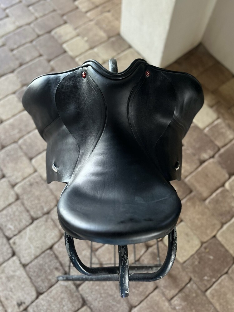 Albion Dressage Saddle