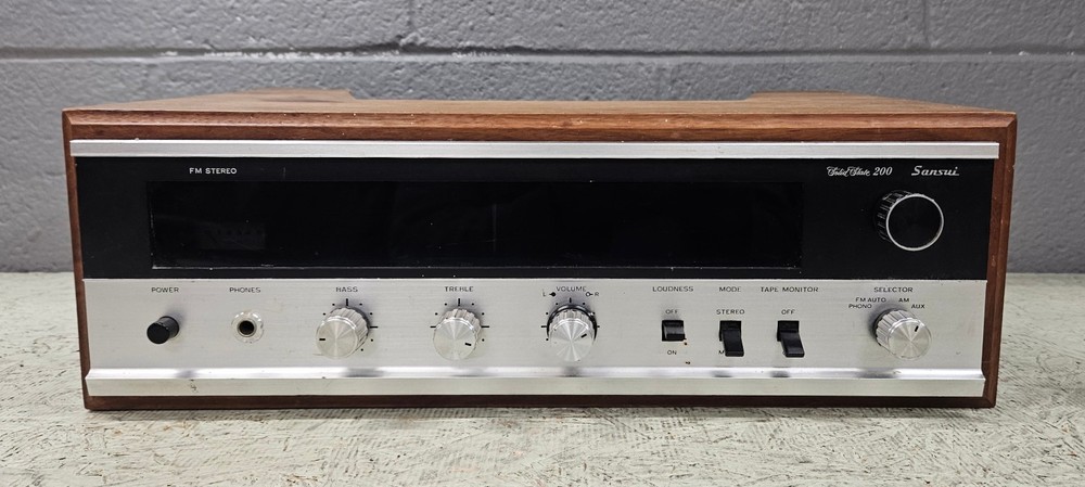 Sansui Solid State 200 Walnut - 1970s - Powers On