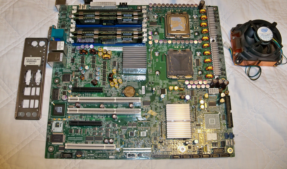 Intel S5000VSA Server Board + Xeon E5310 + 4GB RAM + IO Shield + Heatsink/Fan
